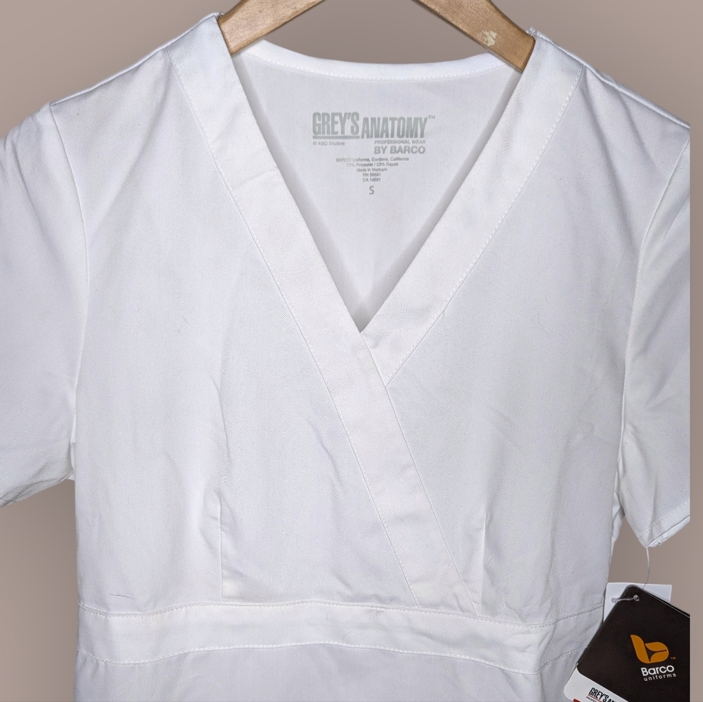 Grey’s Anatomy by Barco Riley White Mock Wrap Scrub Top Small NWT - Picture 4 of 15